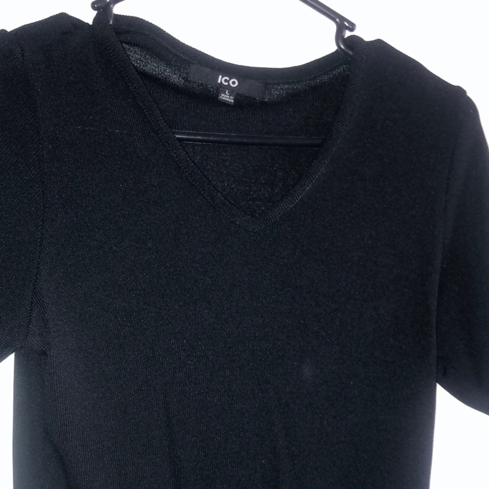 Black blouse with striations